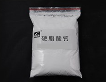 为什么要选择专业的硬脂酸钙厂家来供货